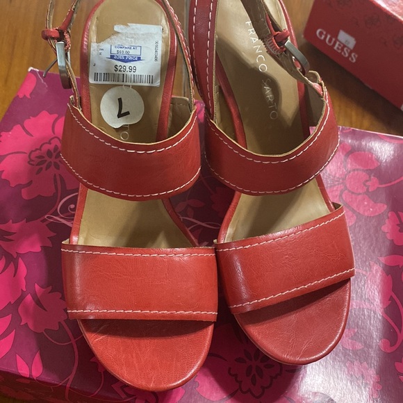 Clean red wedge - Picture 3 of 3